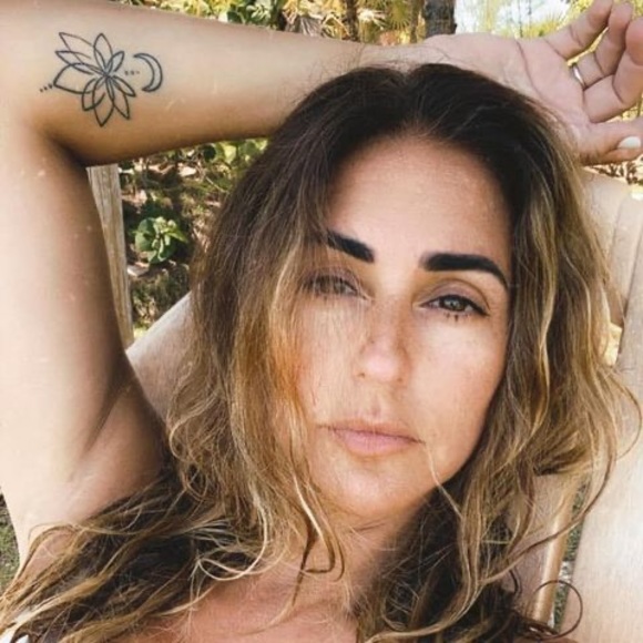 Meet your Posher, Liz - Picture 1 of 1